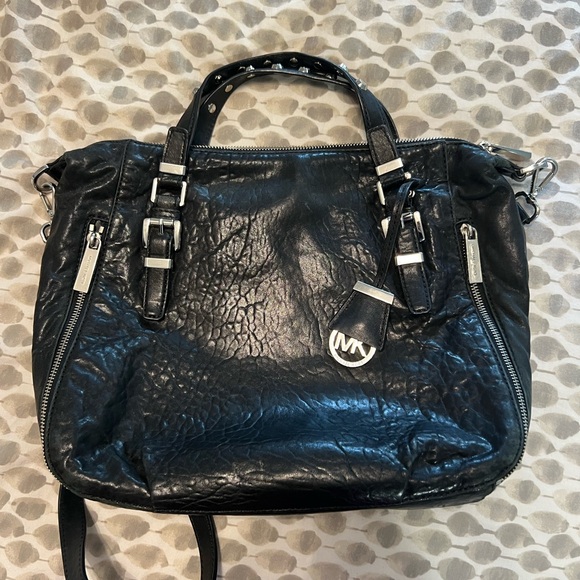 Michael Kors leather purse with cross body strap and side pockets - Picture 3 of 8